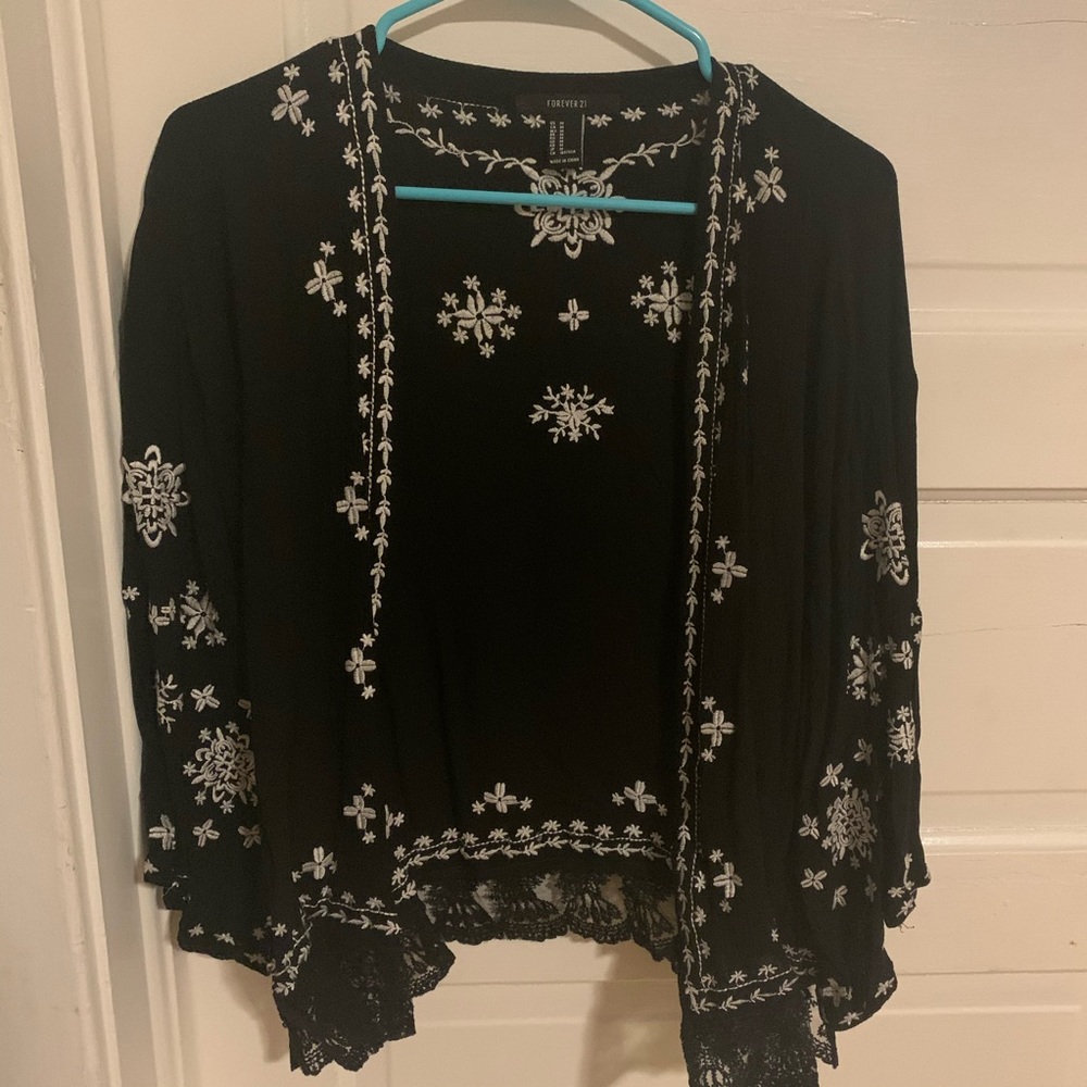 Forever 21 Black and White Kimono Size M
